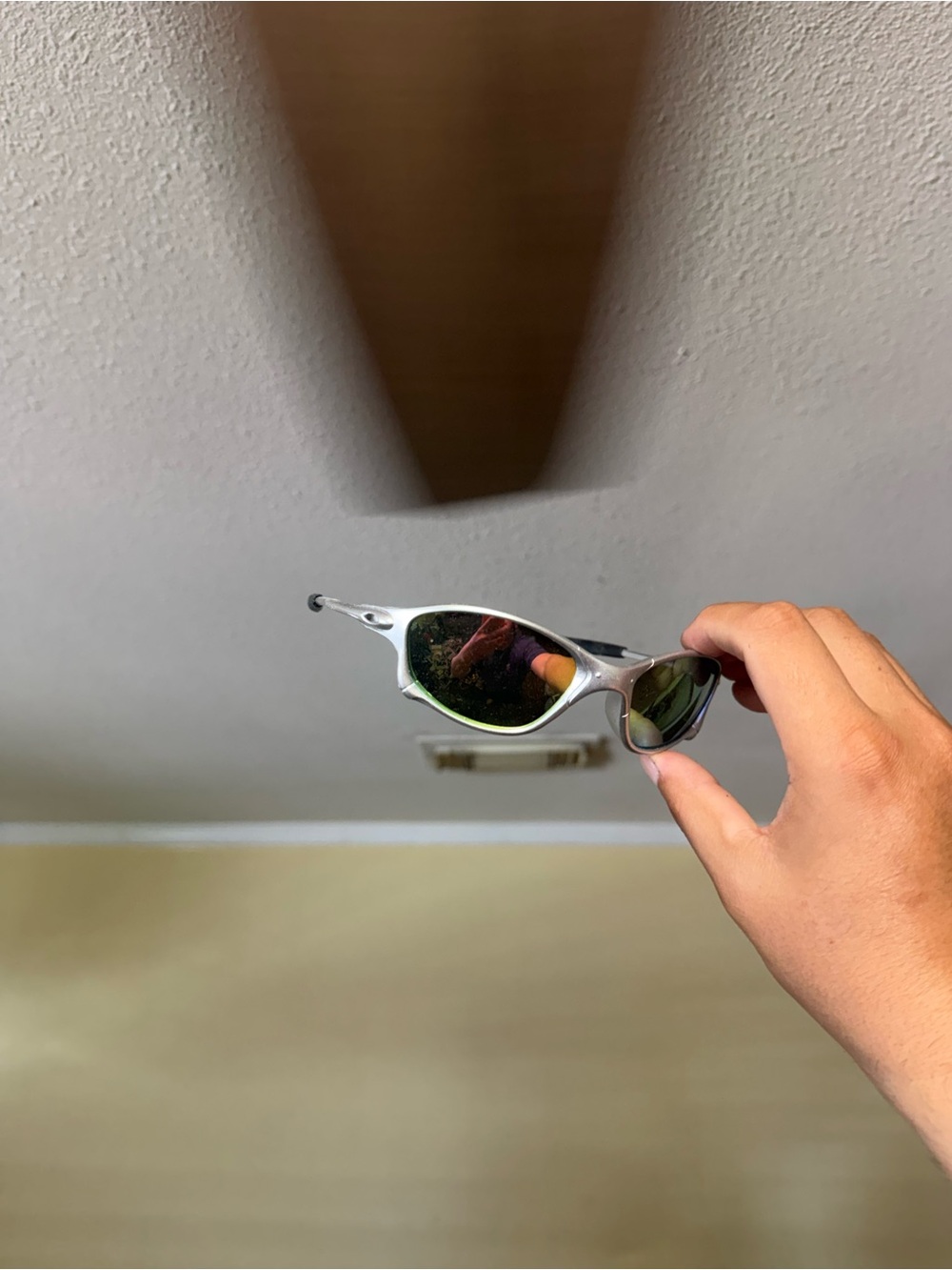 Silver Sunglasses with Green Lenses - Brand oaks
